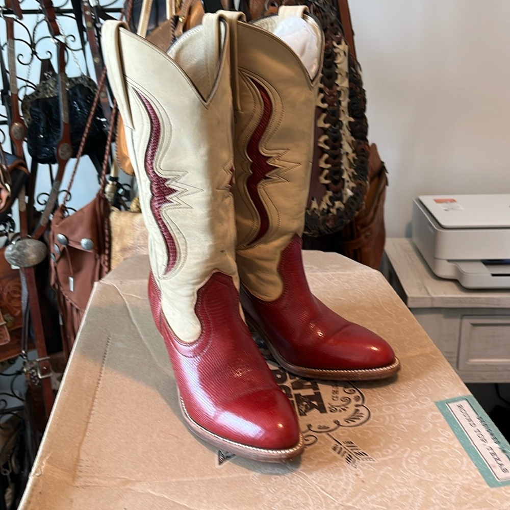 Vintage Frye 7m red sniptoe cowgirl boots.